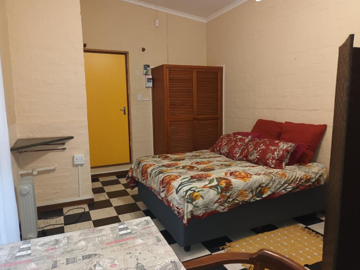 Peaceful 1-Bedroom Granny Flat In Sunnyside Grahamstown Eksteriør billede